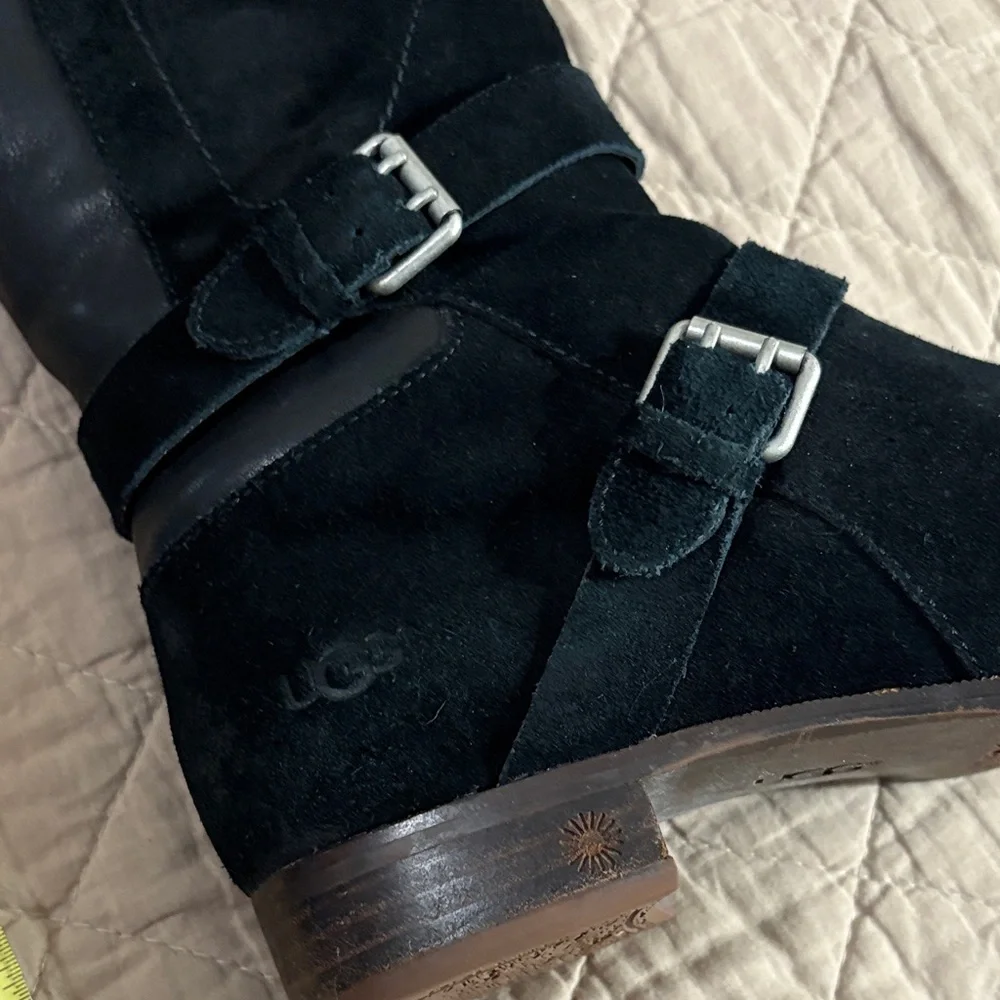 UGG Black Cydnee Suede & Leather Boots w/Sheepskin Lining. Sz 9. Great condition - Picture 4 of 11